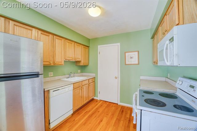 114 Ladd Road, Walled Lake, MI 48390