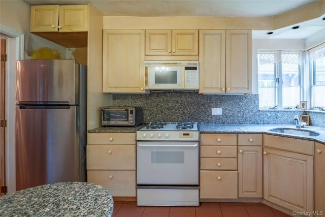141-27 Coolidge Avenue, Briarwood, NY 11435