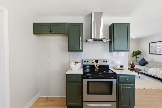1637 N Timberline Dr, Rose Hill, KS 67133