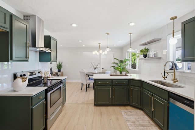 1637 N Timberline Dr, Rose Hill, KS 67133