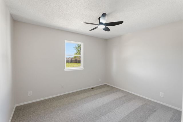 1637 N Timberline Dr, Rose Hill, KS 67133