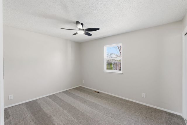 1637 N Timberline Dr, Rose Hill, KS 67133