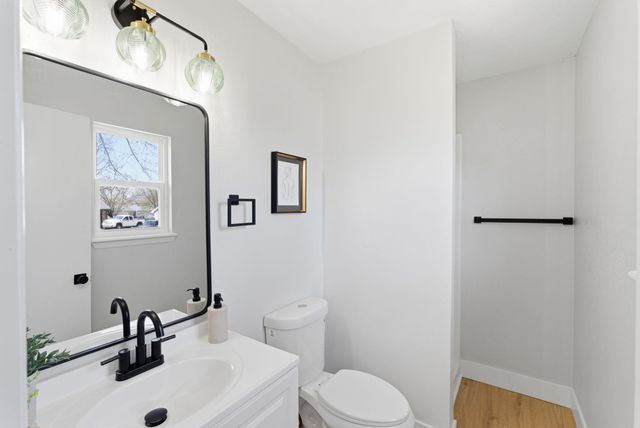 1637 N Timberline Dr, Rose Hill, KS 67133