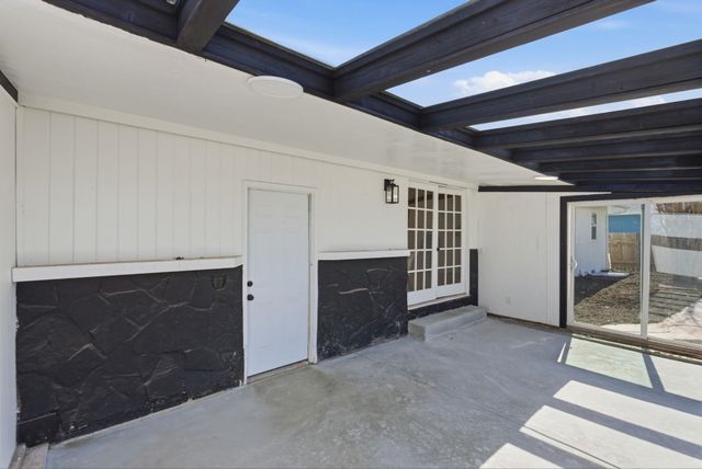1637 N Timberline Dr, Rose Hill, KS 67133