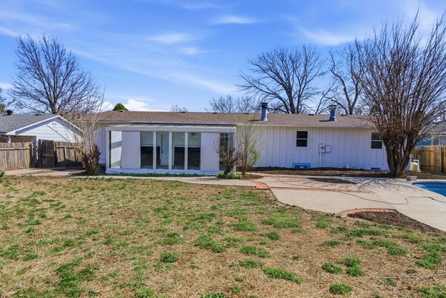 1637 N Timberline Dr, Rose Hill, KS 67133