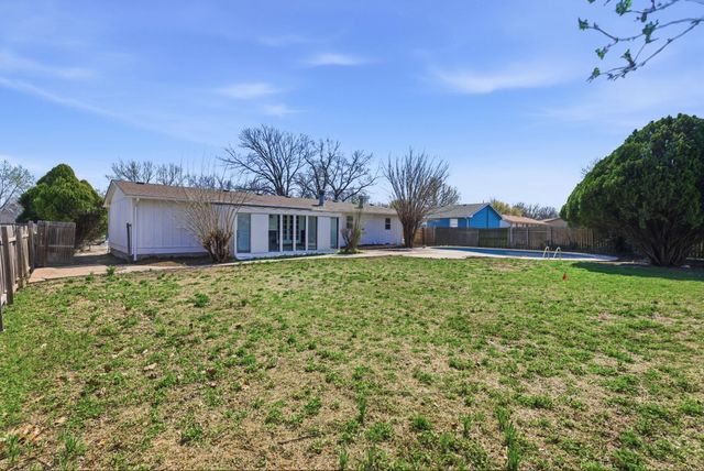 1637 N Timberline Dr, Rose Hill, KS 67133