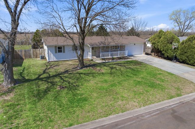 1637 N Timberline Dr, Rose Hill, KS 67133