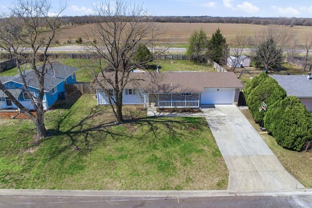 1637 N Timberline Dr, Rose Hill, KS 67133