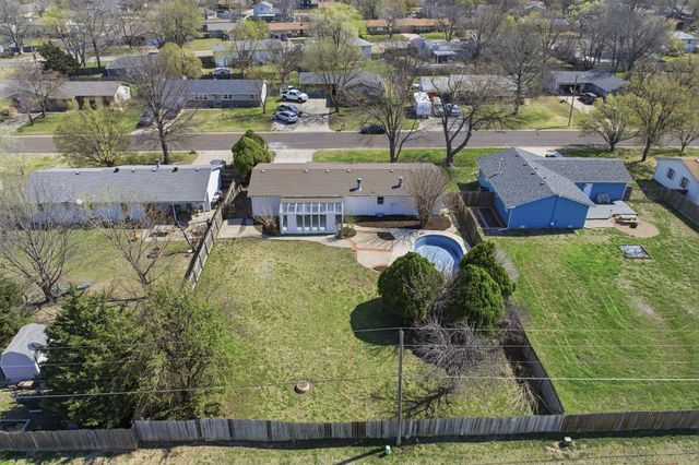 1637 N Timberline Dr, Rose Hill, KS 67133