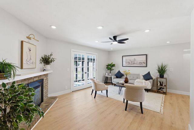 1637 N Timberline Dr, Rose Hill, KS 67133