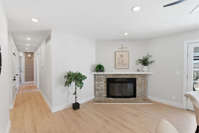 1637 N Timberline Dr, Rose Hill, KS 67133
