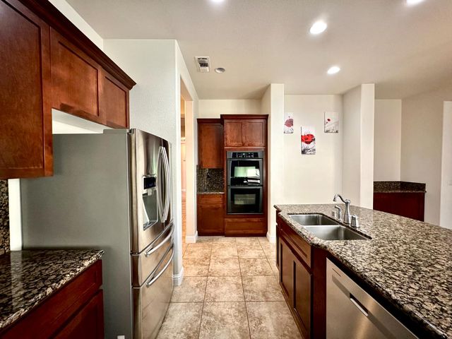 101 Emma Ct, Roseville, CA 95661