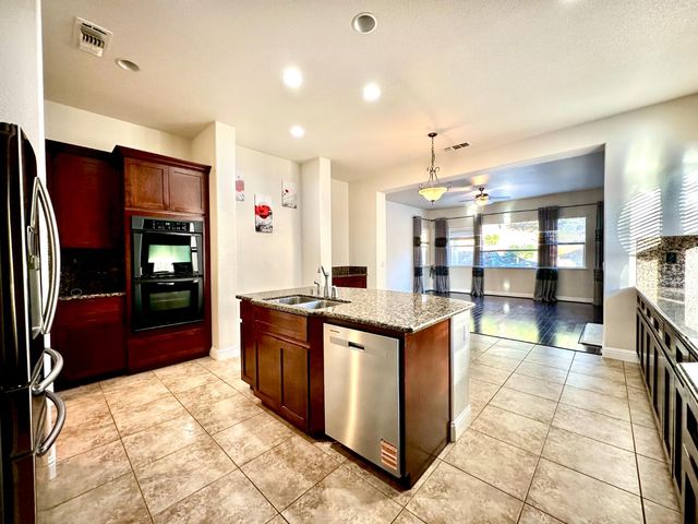 101 Emma Ct, Roseville, CA 95661