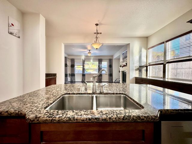 101 Emma Ct, Roseville, CA 95661