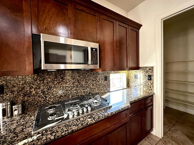 101 Emma Ct, Roseville, CA 95661