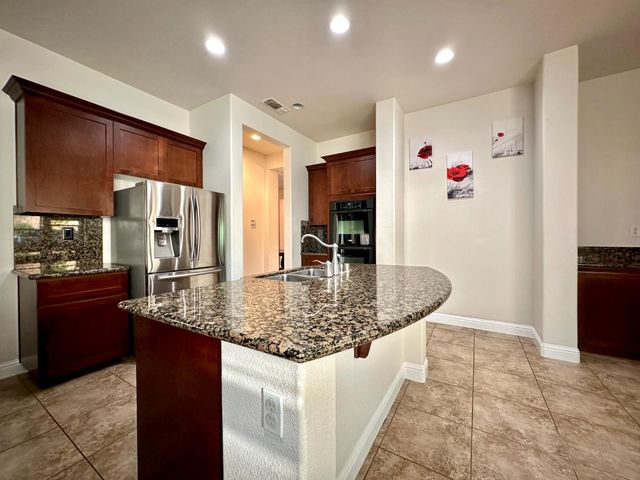 101 Emma Ct, Roseville, CA 95661