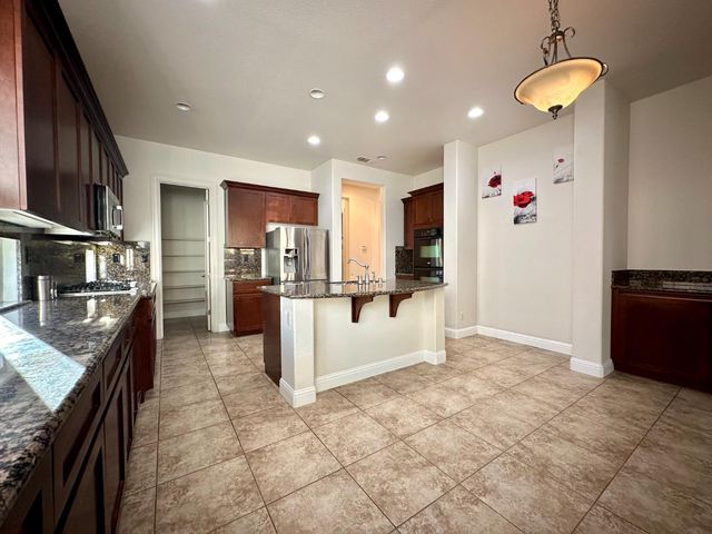 101 Emma Ct, Roseville, CA 95661