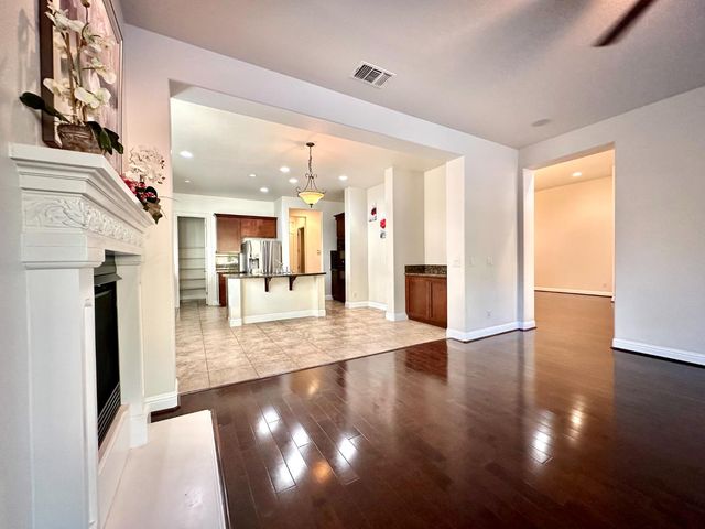 101 Emma Ct, Roseville, CA 95661