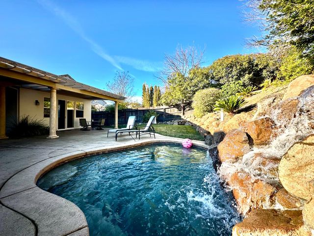 101 Emma Ct, Roseville, CA 95661