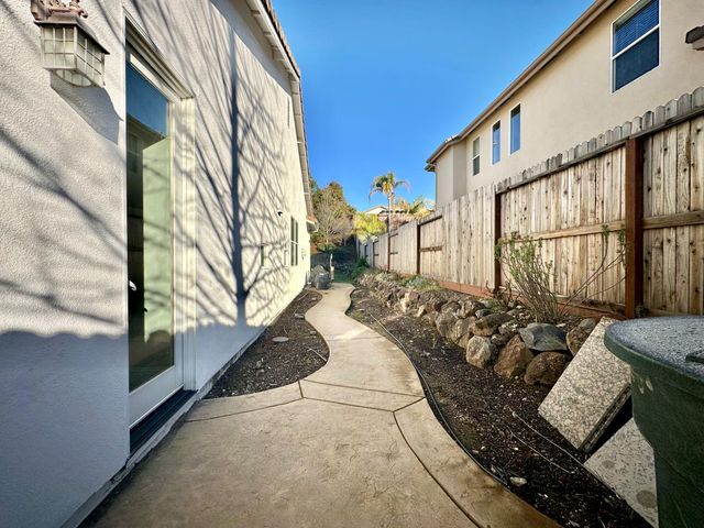 101 Emma Ct, Roseville, CA 95661