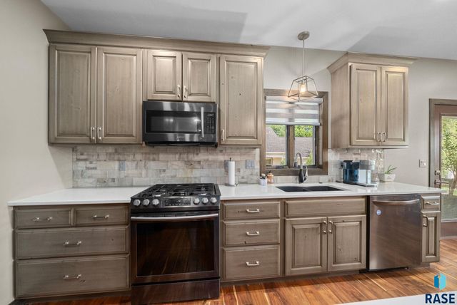 1809 W Gray Gables Cir, Sioux Falls, SD 57108