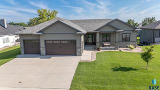1809 W Gray Gables Cir, Sioux Falls, SD 57108