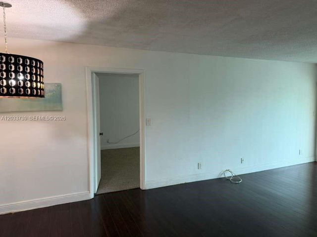 140 Lakeview Dr 211, Weston, FL 33326