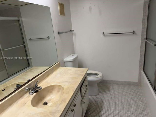 140 Lakeview Dr 211, Weston, FL 33326