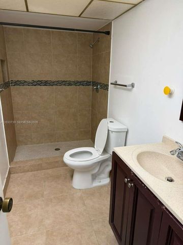 140 Lakeview Dr 211, Weston, FL 33326