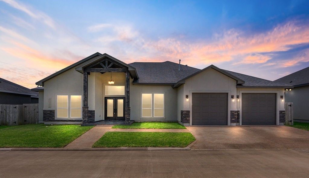 6405 Kobe Dr, Corpus Christi, TX 78414