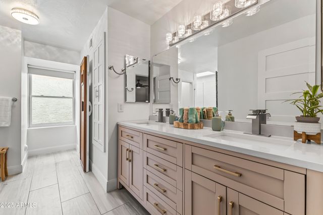 7258 E LOMA Lane, Scottsdale, AZ 85258