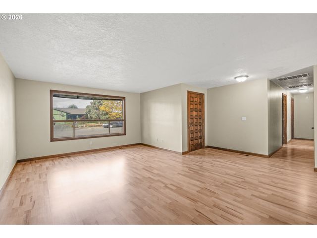 319 MARR Ct, Monmouth, OR 97361