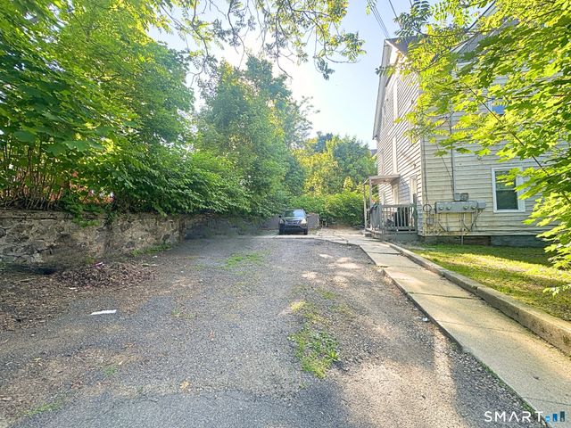 64 Dikeman Street 2nd Floor, Waterbury, CT 06704