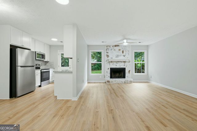 210 Meadow Run, Peachtree City, GA 30269