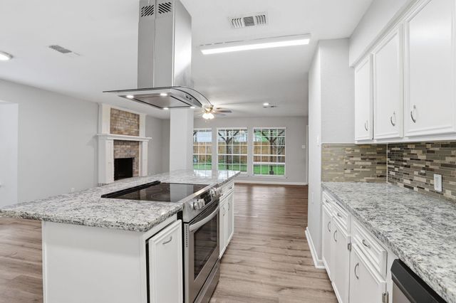 313 Bois D Arcade Drive, Conroe, TX 77301