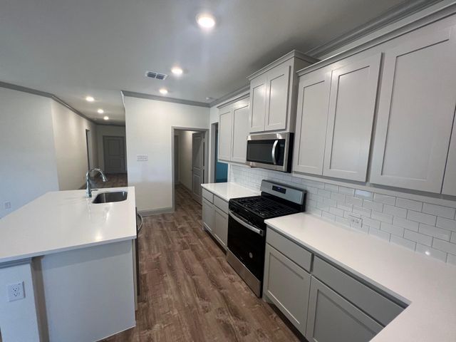490 Oak Creek Drive, Lavon, TX 75166