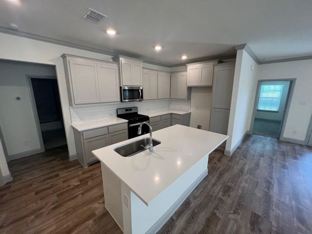 490 Oak Creek Drive, Lavon, TX 75166