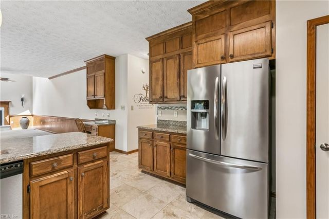 348 Lynchburg DR, Newport News, VA 23606