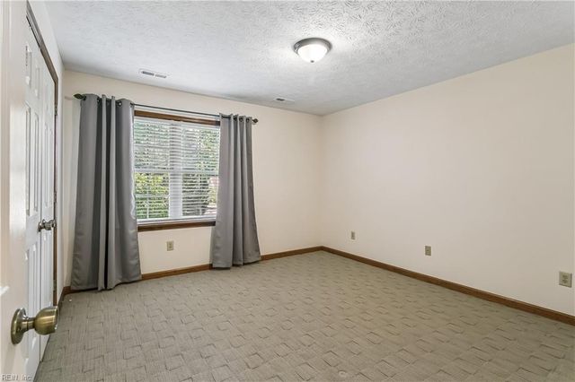 348 Lynchburg DR, Newport News, VA 23606