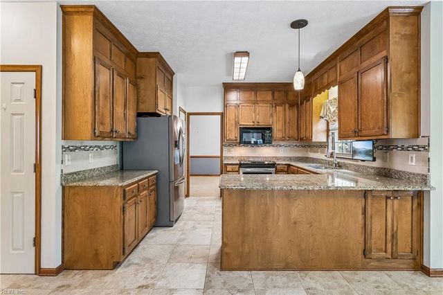348 Lynchburg DR, Newport News, VA 23606
