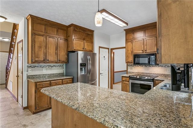 348 Lynchburg DR, Newport News, VA 23606