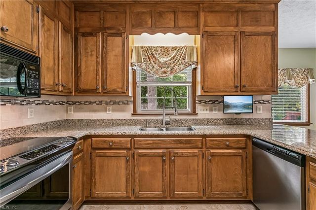 348 Lynchburg DR, Newport News, VA 23606