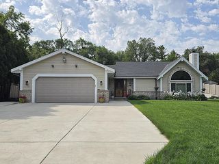 9201 W County Line ROAD, Milwaukee, WI 53224
