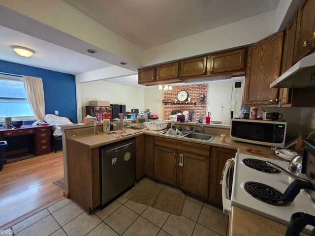 8422 21 Mile Road, Shelby Twp, MI 48317