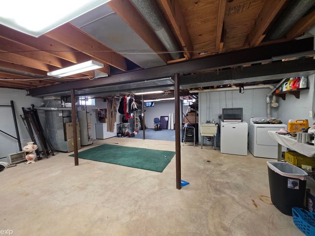 8422 21 Mile Road, Shelby Twp, MI 48317