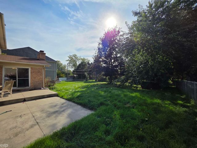8422 21 Mile Road, Shelby Twp, MI 48317