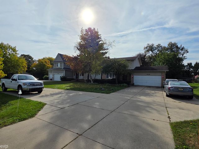 8422 21 Mile Road, Shelby Twp, MI 48317