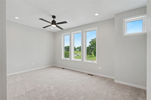 2714 Fleur Drive 11, Des Moines, IA 50321