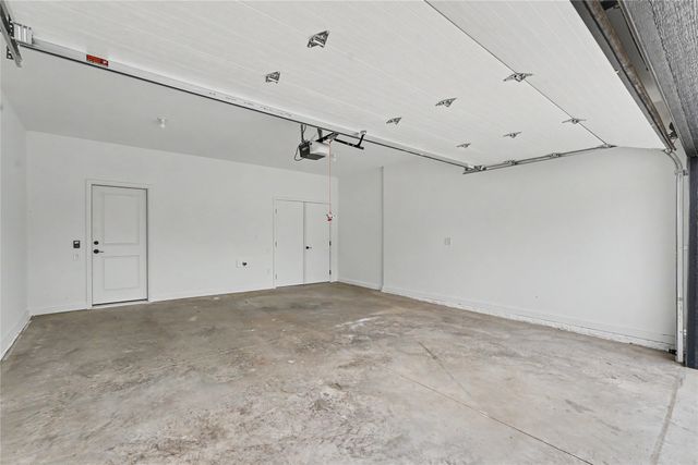 2714 Fleur Drive 11, Des Moines, IA 50321