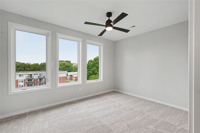 2714 Fleur Drive 11, Des Moines, IA 50321